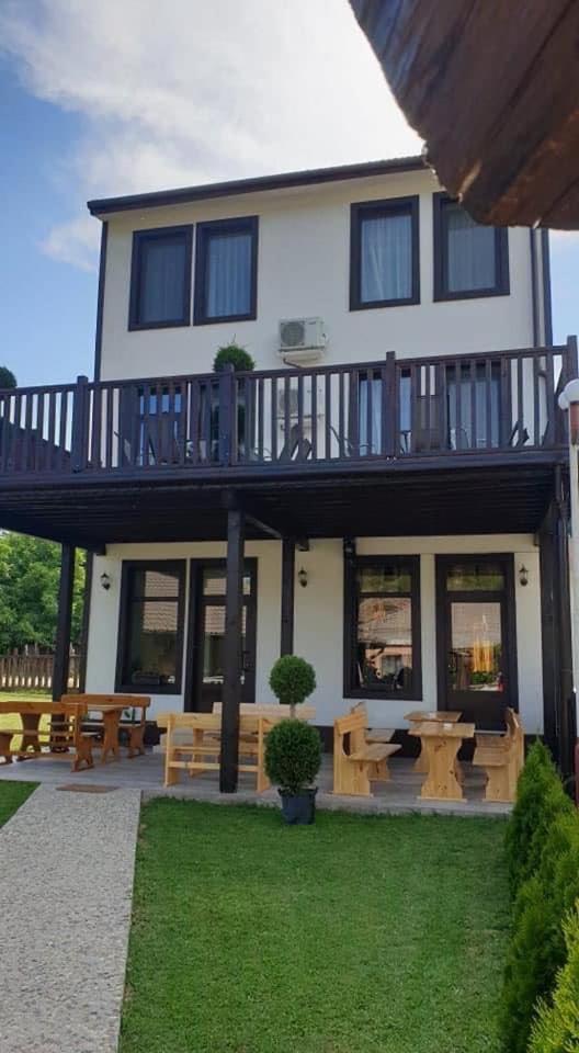 Бялата Къща Hotel Chakalarovo Exterior photo